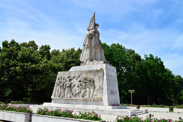 Памятник румынскому солдату — стоковое фото