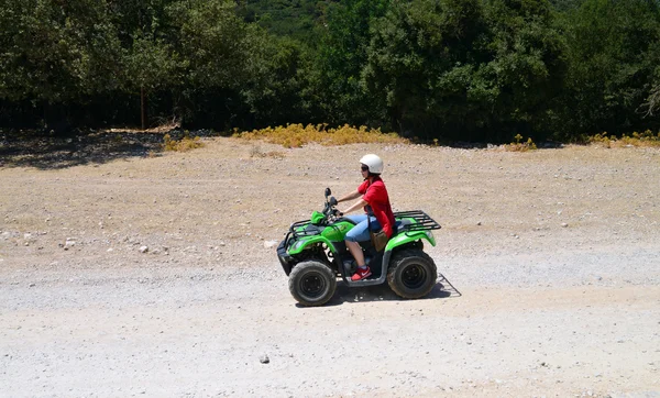 Kadın offroad gezisi — Stok fotoğraf