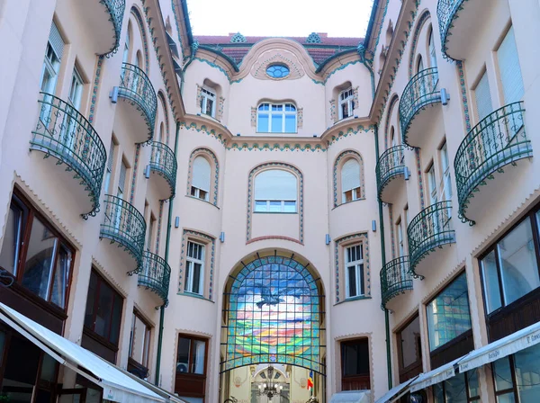 Oradea Rumania 2020 Histórica Arquitectura Del Palacio Del Águila Negra — Foto de Stock