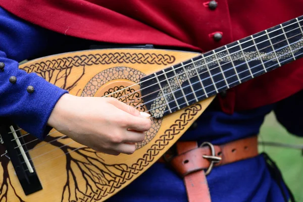 Medieval Mandolin Musical Instrument Player Hand Detail — Stock Photo, Image