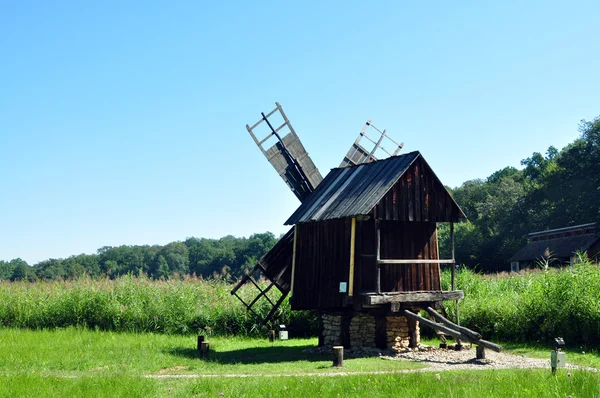 Sibiu ethno muzeum větrný mlýn — Stock fotografie