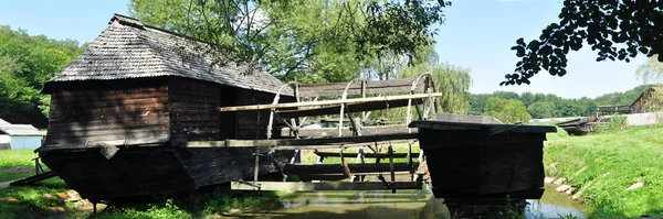 Mulino ad acqua galleggiante — Foto Stock