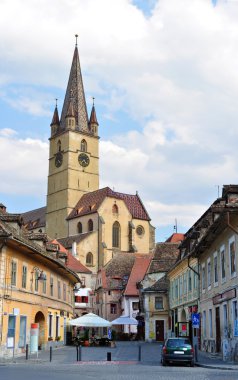 dar görüşlü Protestan Kilisesi