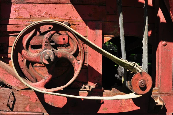 赤の脱穀機の詳細 — ストック写真