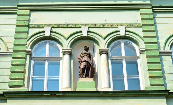 Timisoara building statue — Stock Photo, Image
