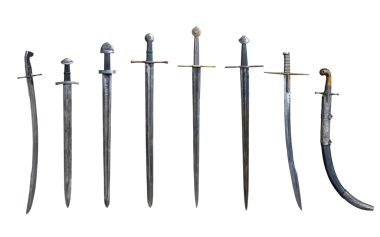 Çelik işçiliği antik gerçek kılıç ve maça izole