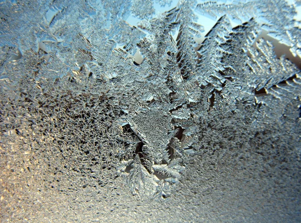 Modello gelido sulla finestra invernale — Foto Stock