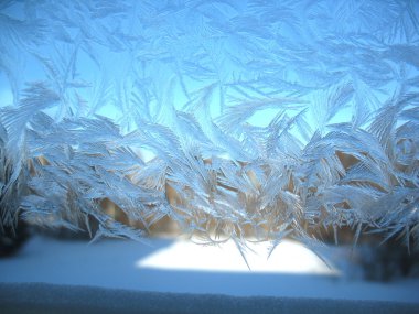 Kış penceresinde soğuk desen