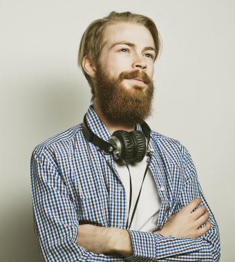 şık sakallı adam