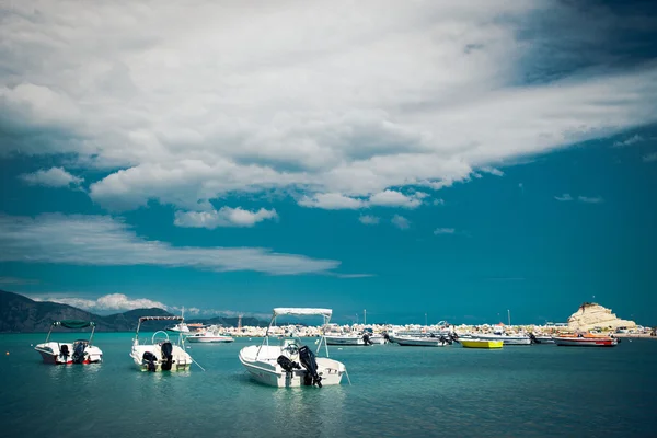 Barcos de pesca no mar Jónico — Fotografia de Stock