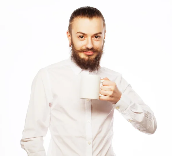 Junger Mann trinkt eine Tasse Kaffee — Stockfoto