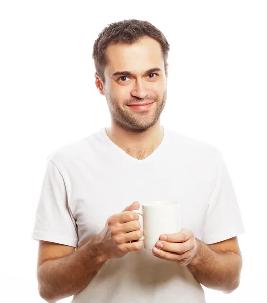Uomo in possesso di tazza bianca con caffè — Foto Stock