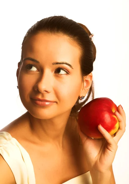 Αρκετά μικρά χαμογελαστή γυναίκα με κόκκινο μήλο. — Φωτογραφία Αρχείου