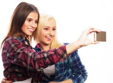 iki genç komik kadın