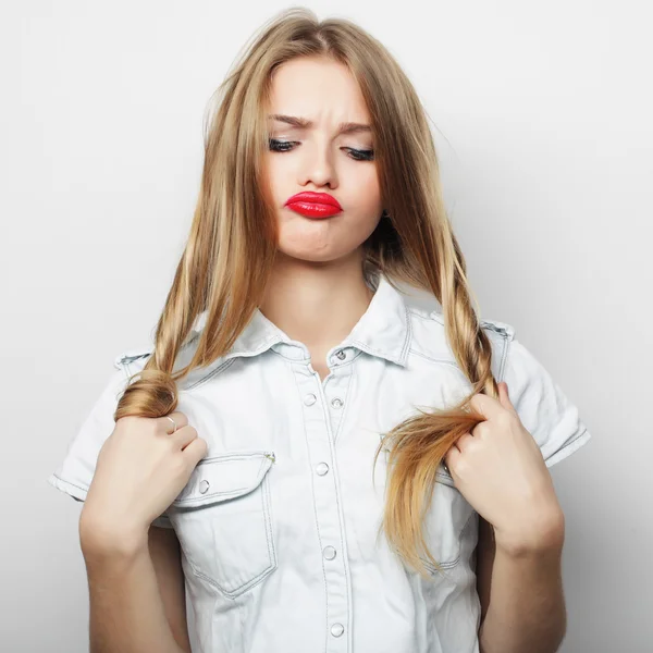 Portrait of a pretty girl — Stock Photo, Image