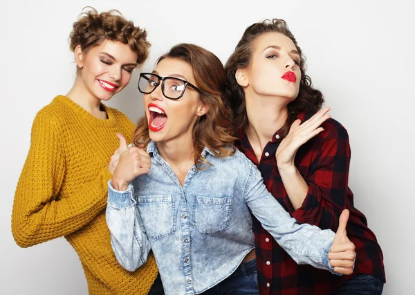 Retrato de moda de três meninas sexy elegantes melhores amigos — Fotografia de Stock