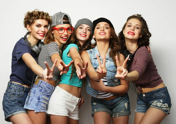 Gruppo di cinque ragazze amiche — Foto Stock