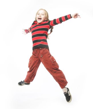 Kız beyaz arka planda zıplıyor