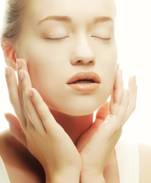 Visage de femme à la peau propre - isolé sur blanc — Photo