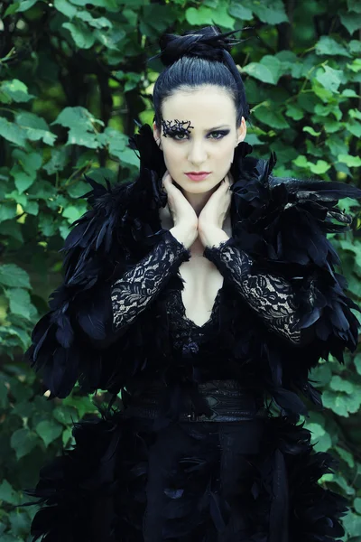 Dark Queen in park — Stock Photo, Image