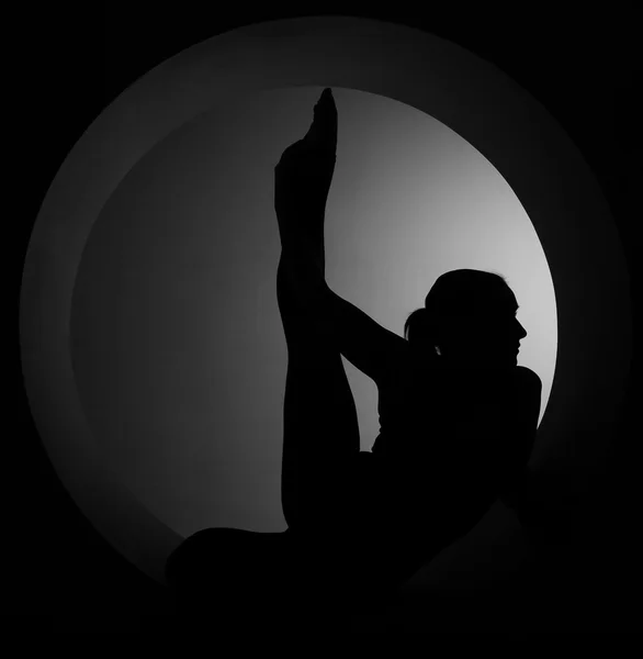 Silhouette sporty woman in circle — Stock Photo, Image