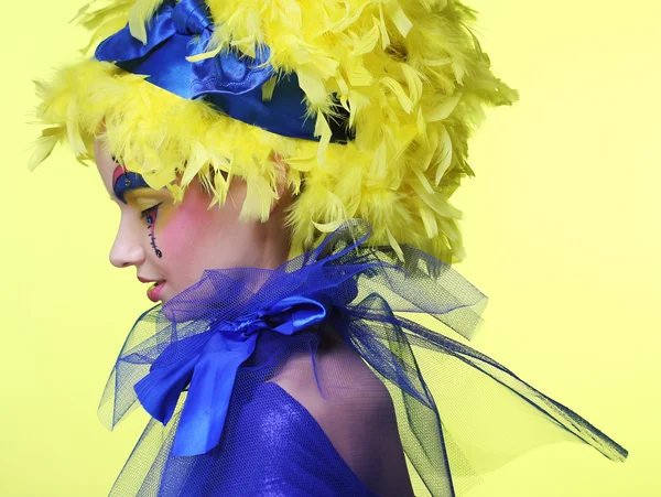 Woman with yellow wig feather — Stock Photo, Image