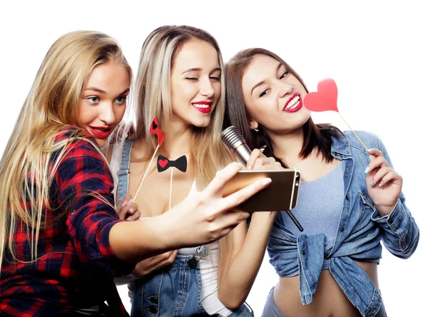Ragazze divertenti, pronto per la festa, selfie — Foto Stock