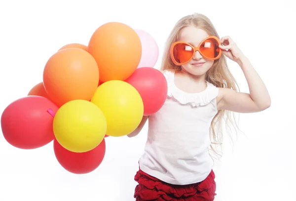 Chica con globos y gafas de sol naranjas — Foto de Stock