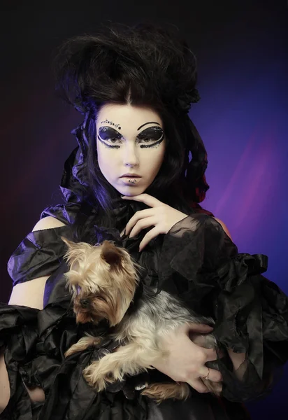 Dark queen with little dog — Stock Photo, Image