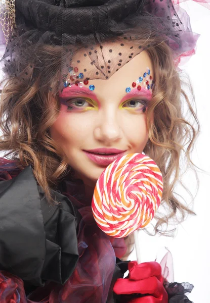 Κορίτσι με δημιουργική make-up κρατά γλειφιτζούρι. — Φωτογραφία Αρχείου