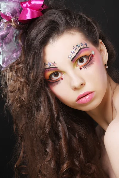 Vacker dam med konstnärlig make-up. — Stockfoto