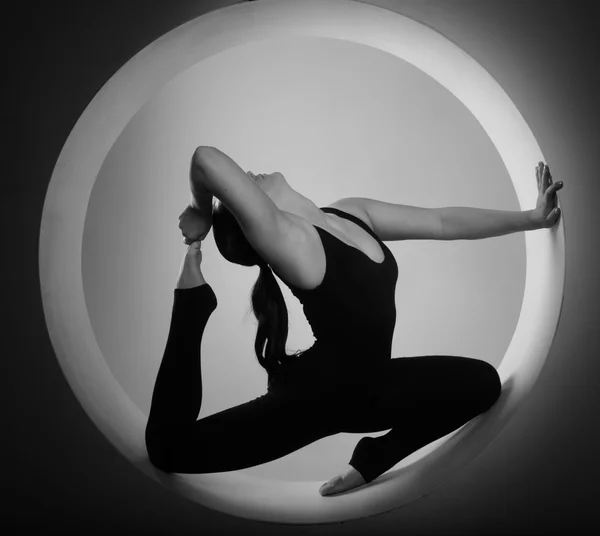 Silhouette sporty woman in circle — Stock Photo, Image