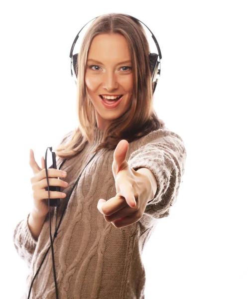 Joven mujer feliz con auriculares escuchando música —  Fotos de Stock