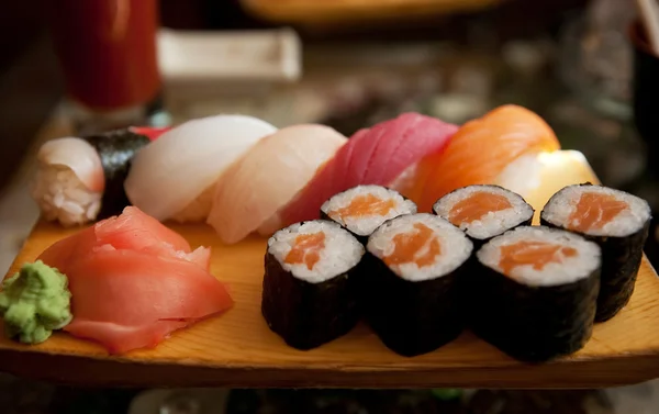 日本食レストランで寿司 — ストック写真