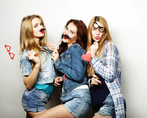 Elegante sexy hipster meninas melhores amigos prontos para a festa. — Fotografia de Stock