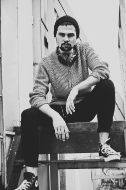 Hipster adam portre siyah beyaz