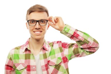 Gülümseyen dostu çekici genç adam