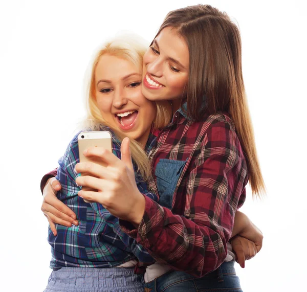 Muito hipster meninas tomando selfie . — Fotografia de Stock