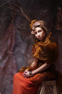 genç kadın ile yaratıcı makyaj