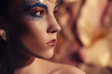 Parlak makyaj. Güzel kadın yüzü.