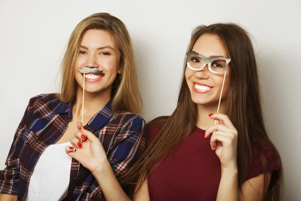 Deux filles hipster sexy élégantes meilleurs amis prêts pour la fête — Photo