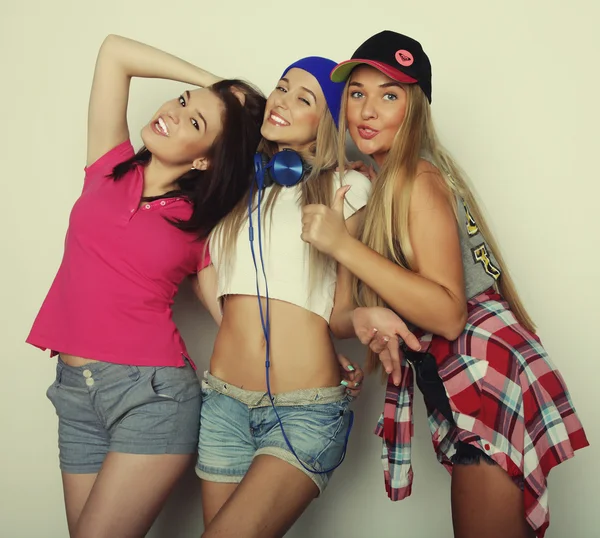 Tres chicas hipster sexy con estilo mejores amigos . —  Fotos de Stock