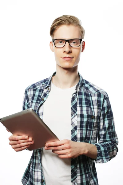 Άνδρα που φοράει γυαλιά με υπολογιστή tablet — Φωτογραφία Αρχείου
