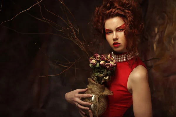 Beautiful girl with dry roses — Stock Photo, Image