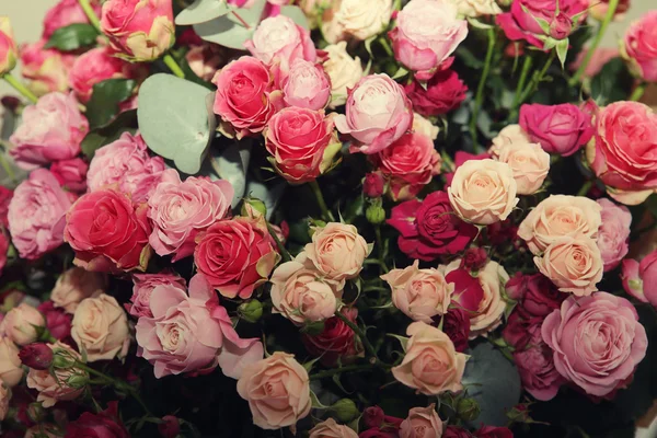 Flerfärgad rosenbukett — Stockfoto