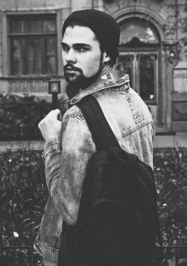 Hipster adam portre siyah beyaz