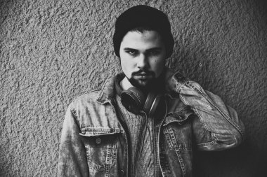 Hipster adam portre siyah beyaz