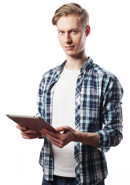 Gelukkig jongeman met behulp van digitale Tablet geïsoleerd — Stockfoto