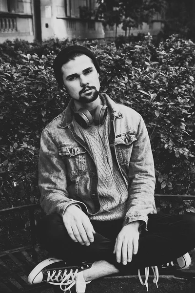 Hipster adam portre siyah beyaz