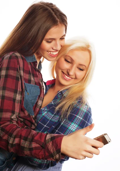 Belle ragazze hipster prendendo selfie . — Foto Stock